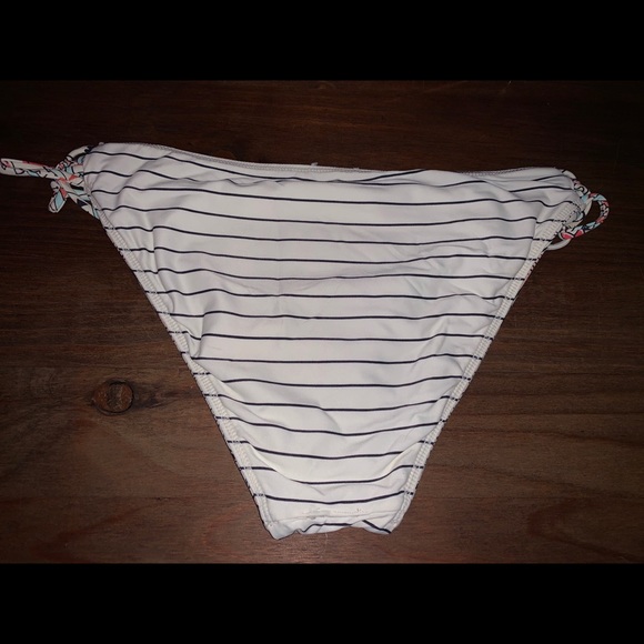 🌺BillaBong Reversible Bikini Bottom - Picture 6 of 7